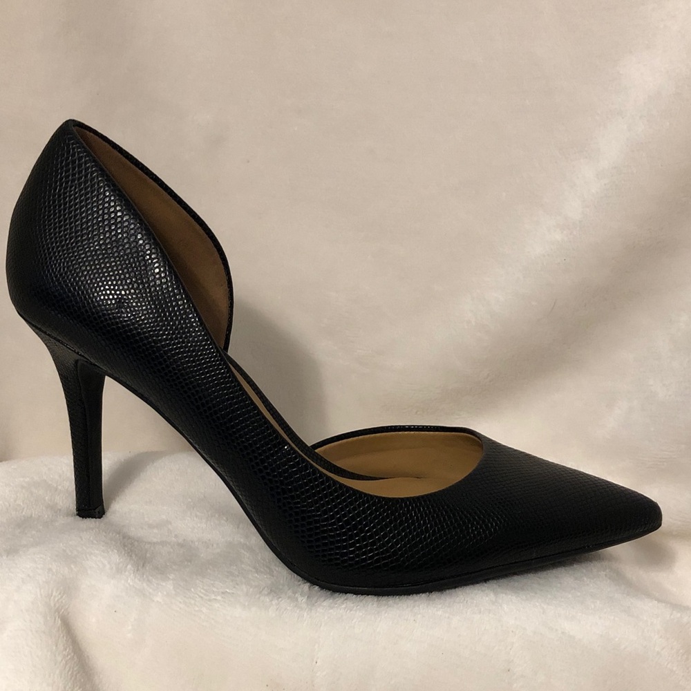 Jessica Simpson Black Textured
3 3/4” Heels, Size 7 1/2.